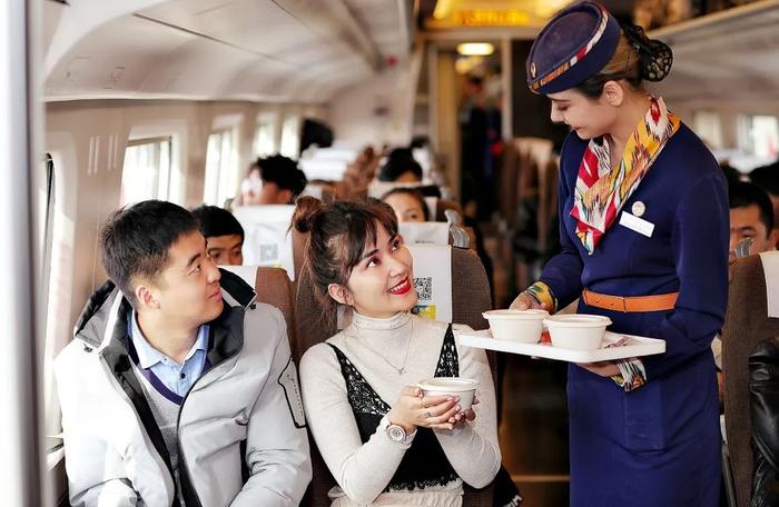 新疆鐵路推出2023年&ldquo;坐著火車游新疆&rdquo;旅游專列產(chǎn)品 助推新疆旅游業(yè)提檔升級
